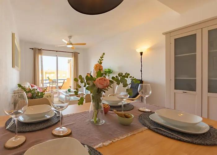 Apartman Beachfront, Pool, Terrace & Wifi - *simplytarifa* *